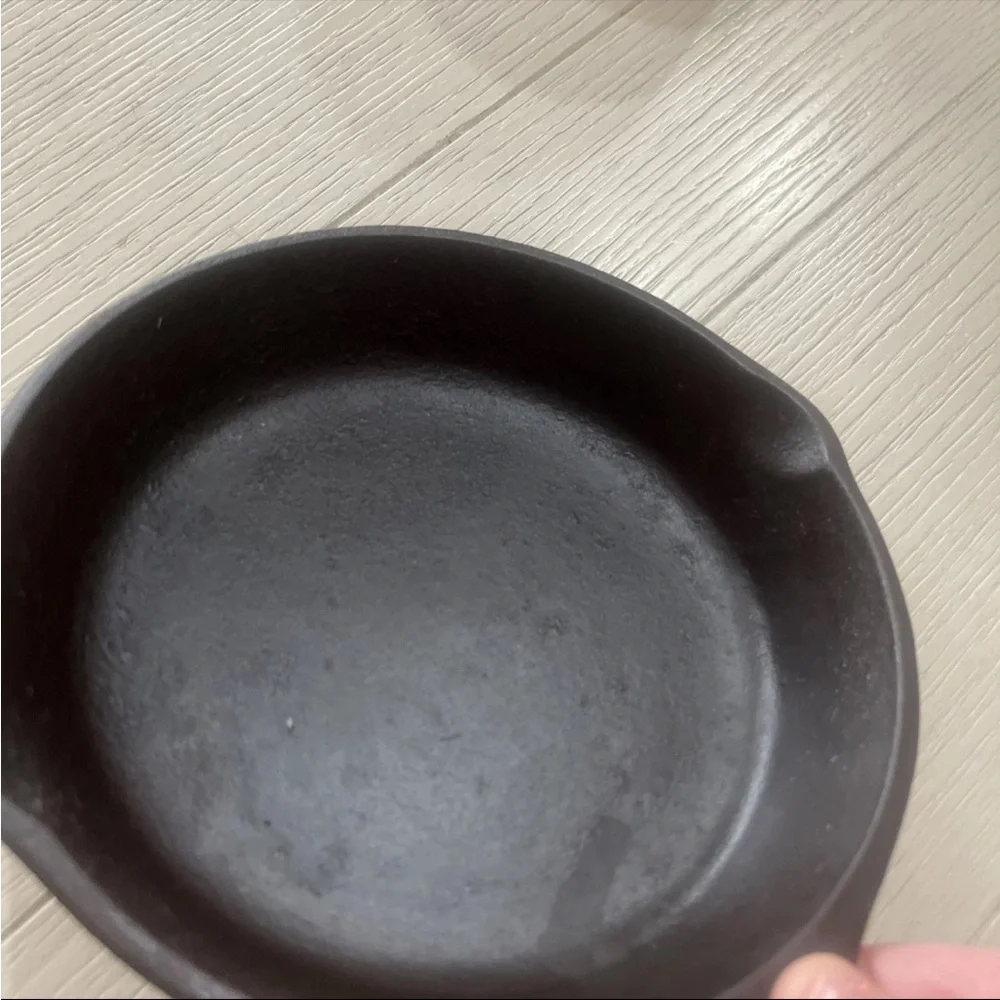 Vintage Lodge #3 4D Cast Iron Skillet 6” Double Pour Spouts 3 Knotched